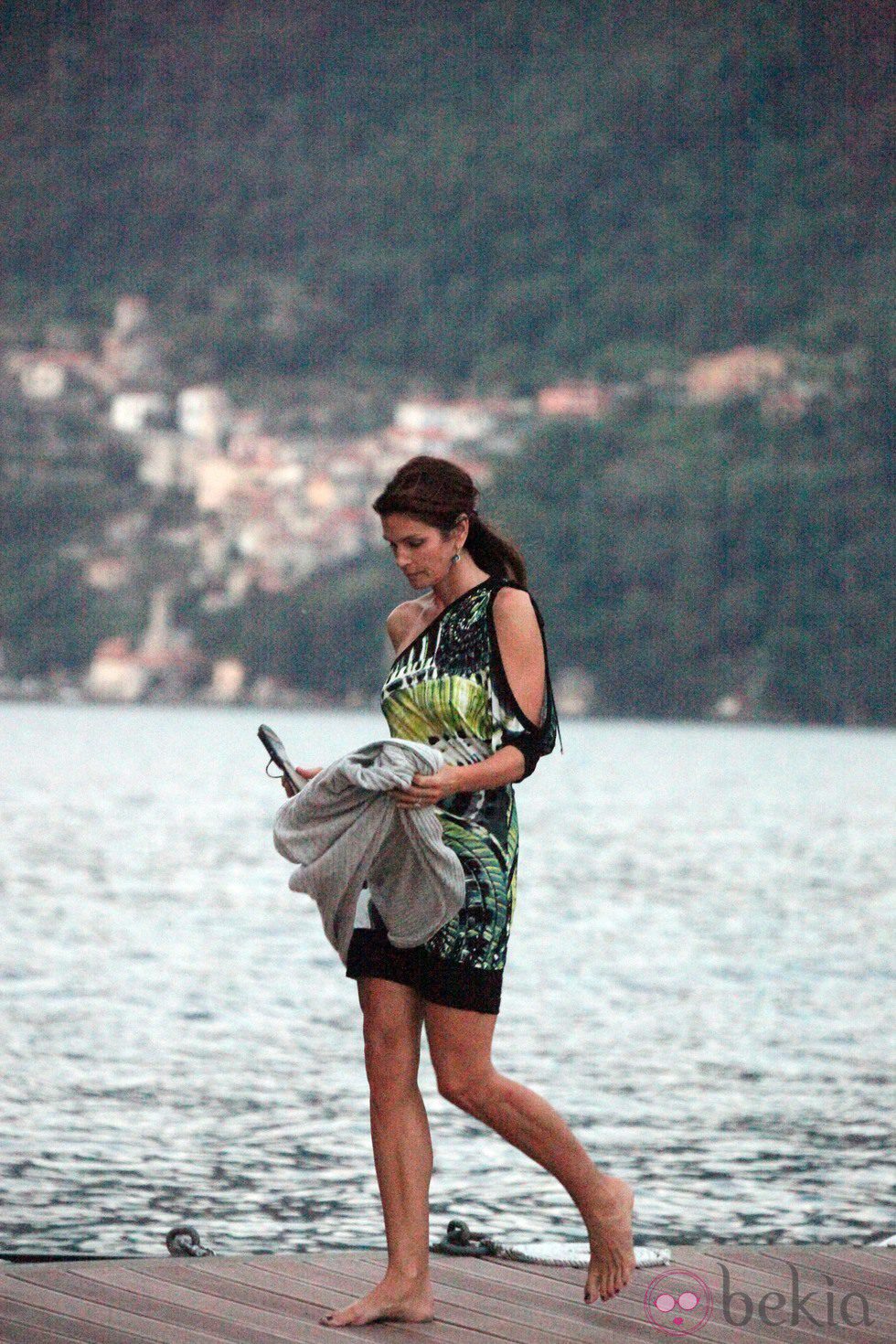 Cindy Crawford tras abandonar un barco en el Lago Como