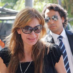 Kika Aparicio rota de dolor en el funeral de su madre, Maleni Loreto