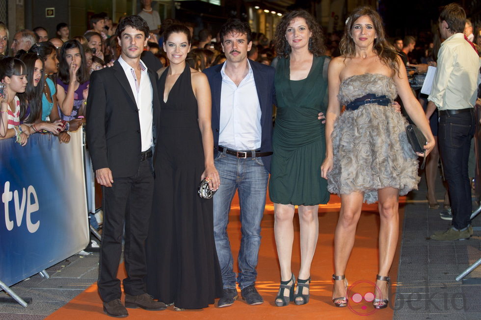 Alejo Sauras, Mariona Ribas, Raúl Peña, Marta Belaustegui y Lucía Jiménez en el estreno de 'La República'