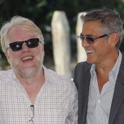 Philip Hoffman y George Clooney presentan 'The Ides of march' en Venecia