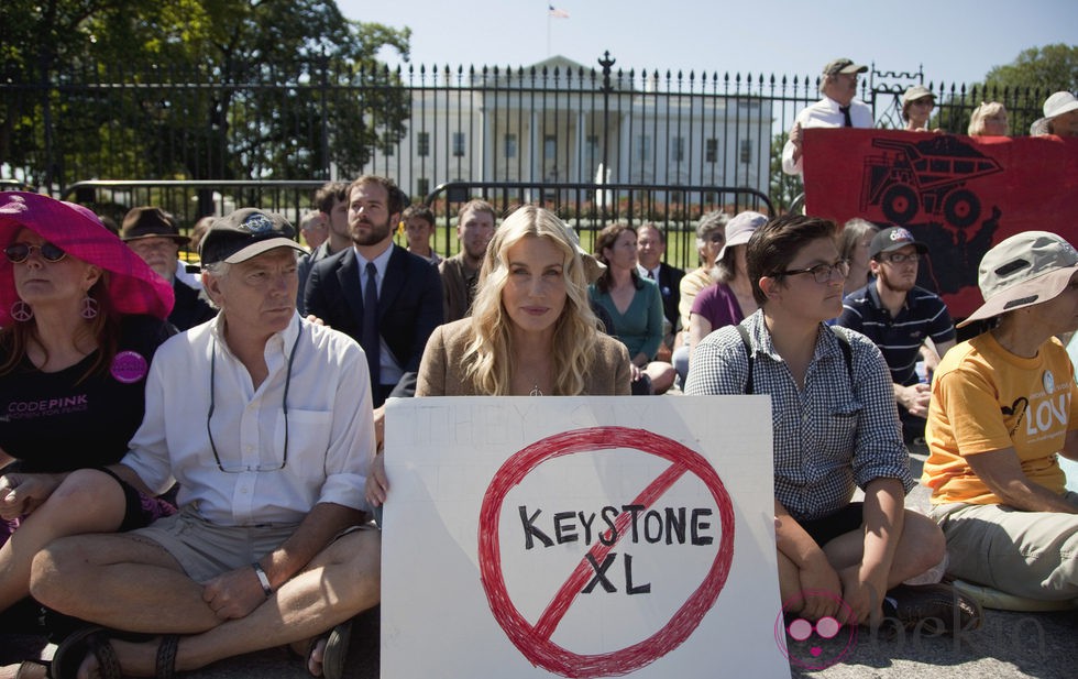 Daryl Hannah protesta contra un oleoducto frente a la Casa Blanca