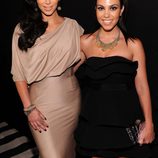 Kim y Kourtney Kardashian en la fiesta de recién casados de Kim Kardashian y Kris Humphries