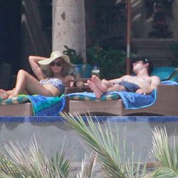 Nick Jonas y Delta Goodrem, vacaciones en México