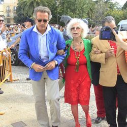 La Duquesa de Alba y Alfonso Díez a su llegada a la corrida Goyesca de Ronda