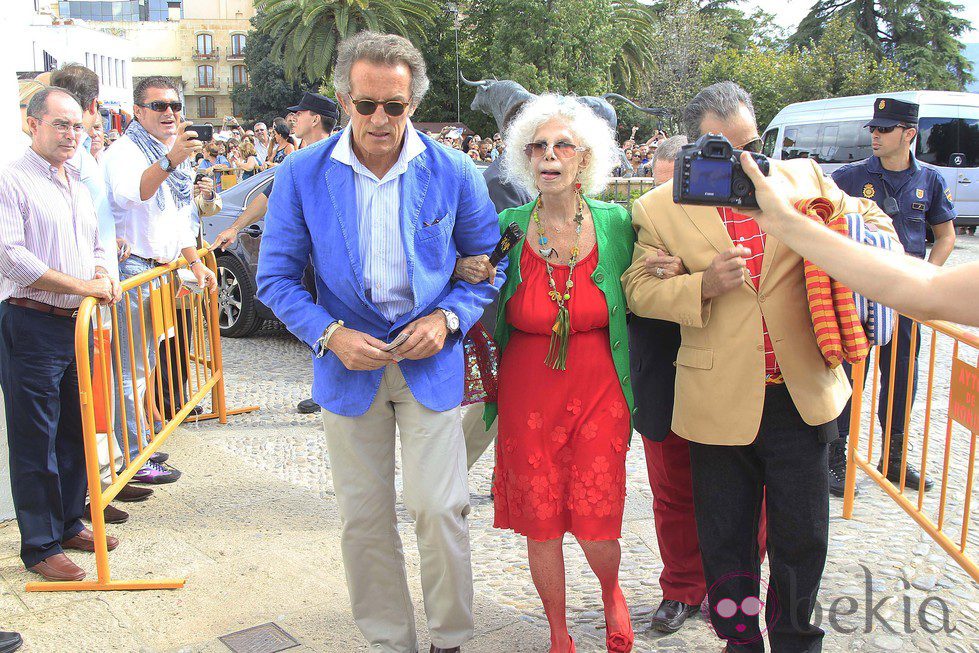 La Duquesa de Alba y Alfonso Díez a su llegada a la corrida Goyesca de Ronda