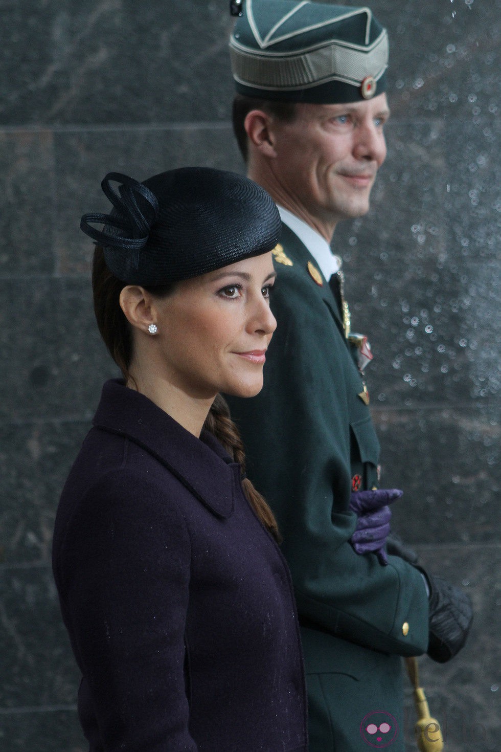 Los Príncipes Joaquín y Marie de Dinamarca en un homenaje a los soldados caídos