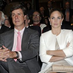 Cayetano Martínez de Irujo y Genoveva Casanova en la entrega de los Premios Naranja y Limón 2013