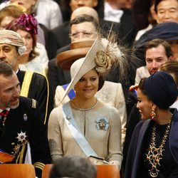 El Príncipe Felipe, Victoria de Suecia y Mozah de Qatar durante la investidura de Guillermo Alejandro de Holanda