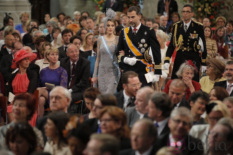 Los Príncipes Felipe y Letizia en la ceremonia de investidura de Guillermo Alejandro de Holanda