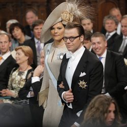Los príncipes Daniel y Victoria de Suecia en la ceremonia de investidura de Guillermo Alejandro de Holanda