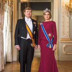 Primer retrato oficial de los Reyes Guillermo Alejandro y Máxima de Holanda