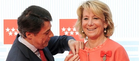 Ignacio González impone la Medalla de Oro de la Comunidad de Madrid a Esperanza Aguirre