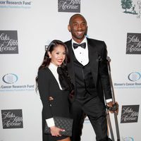 Kobe Bryant y Vanessa Bryant en la 16ª gala de Investigación del Cáncer de Mujeres