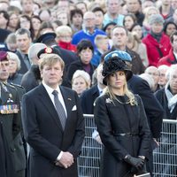 Los Reyes Guillermo Alejandro y Máxima de Holanda en el Día de los Caídos