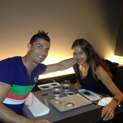 Cristiano Ronaldo e Irina Shayk de cena romántica japonesa