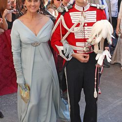 Fernando Solís en su boda con su madre Carmen Tello