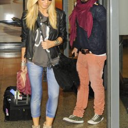 Marta Sánchez con Dani Terán en el aeropuerto de Madrid