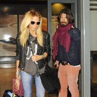 Marta Sánchez con Dani Terán en el aeropuerto de Madrid