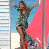 Jennifer Lopez cantando en el videoclip de 'Live It Up' en Miami