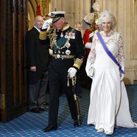 El Príncipe de Gales y la Duquesa de Cornualles en la lectura del programa legislativo del Gobierno Británico