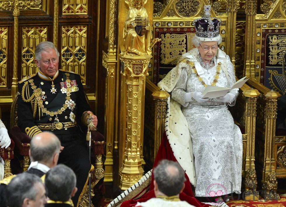 El Príncipe Carlos y la Reina Isabel en la lectura del programa legislativo del Gobierno Británico