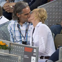 Belén Rueda y Roger Vicent besándose en el Open Madrid 2013