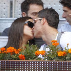 Irina Shayk y Cristiano Ronaldo se besan en el Open Madrid 2013