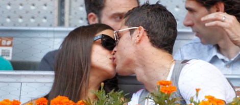Irina Shayk y Cristiano Ronaldo se besan en el Open Madrid 2013