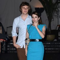 Emma Roberts y Evan Peters en la Cena de Cosméticos organizada por Vogue y MAC