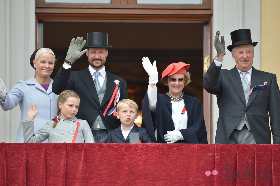 Los Reyes, los Príncipes y sus hijos celebran el Día Nacional de Noruega 2013