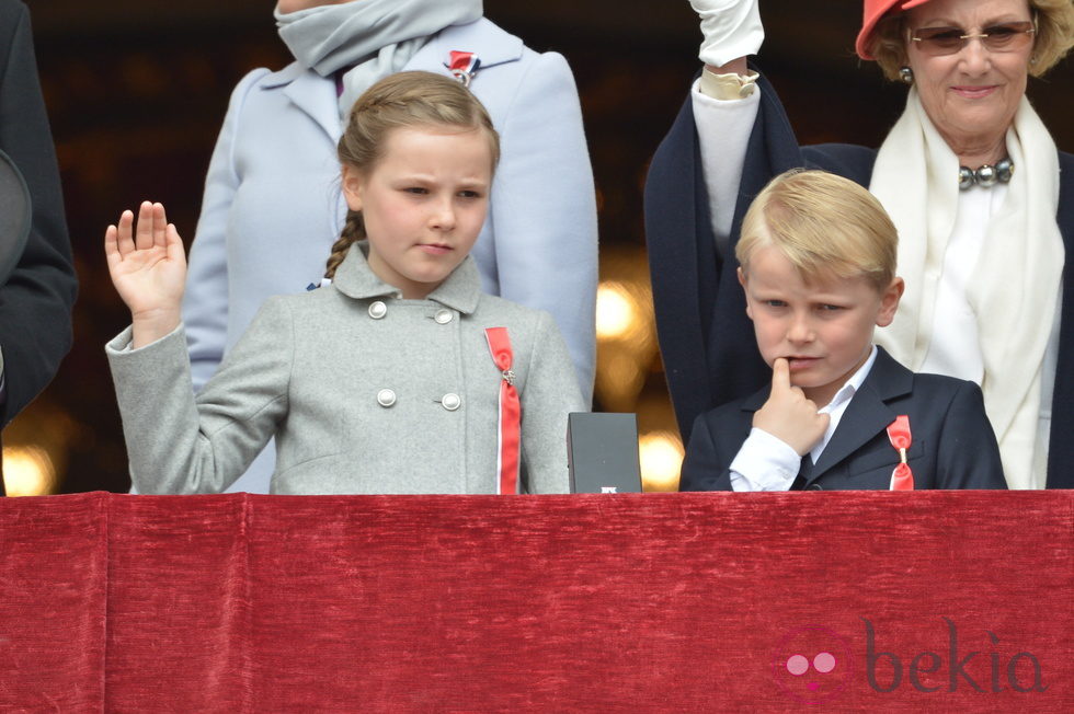 Los Príncipes Ingrid Alexandra y Sverre Magnus en el Día Nacional de Noruega 2013