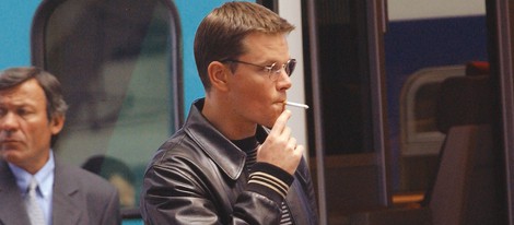 Matt Damon fumando durante el rodaje de 'Oceans 12'