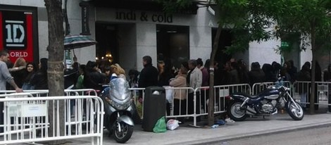 Colas en el primer día de la apertura de la tienda de One Direction en Madrid