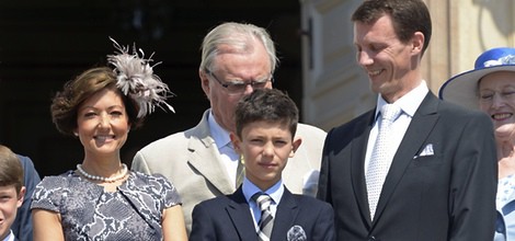 Nicolás de Dinamarca con sus padres en su confirmación