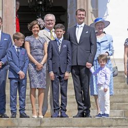 Alexandra Manley y Martin Jørgensen y la Familia Real Danesa en la confirmación del Príncipe Nicolás de Dinamarca