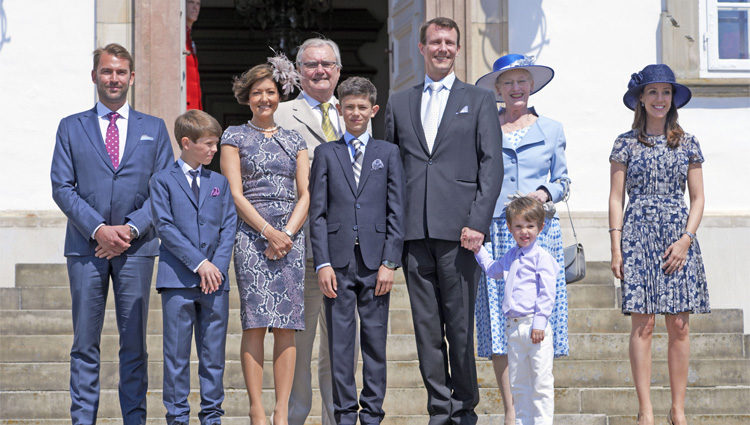Alexandra Manley y Martin Jørgensen y la Familia Real Danesa en la confirmación del Príncipe Nicolás de Dinamarca