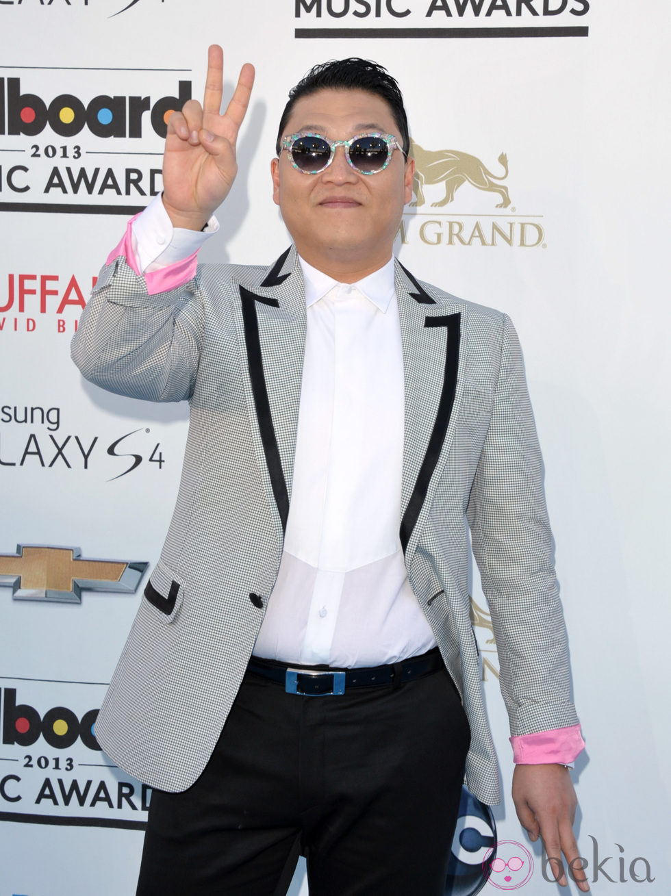 PSY en la alfombra roja de los Billboard Music Awards 2013