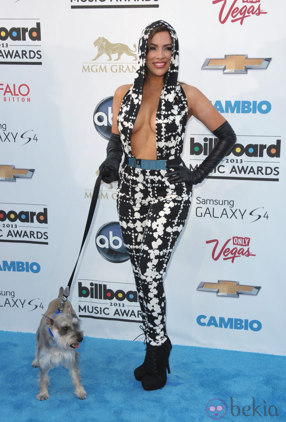 Nayer en la alfombra roja de los Billboard Music Awards 2013