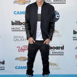 Austin Mahone en la alfombra roja de los Billboard Music Awards 2013