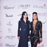 Eva Longoria y Dita Von Teese en la Global Gift Gala de Cannes 2013