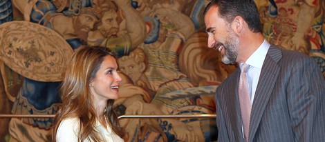 Los Príncipes Felipe y Letizia, sonrientes y felices en su noveno aniversario
