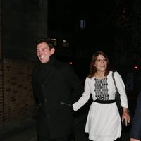 Eugenia de York y Jack Brooksbank disfrutan de la noche londinense