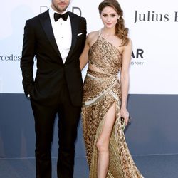 Olivia Palermo y Johannes Huebl en la gala amfAR del Festival de Cannes 2013