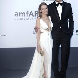 Kylie Minogue y Andrés Velencoso en la gala amfAR del Festival de Cannes 2013