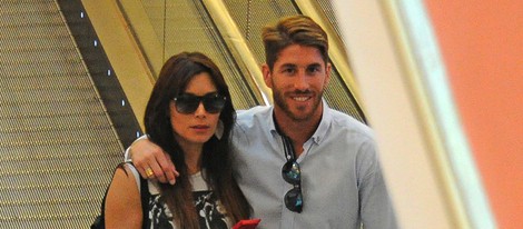 Pilar Rubio y Sergio Ramos en un centro comercial de Madrid