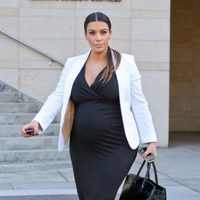 Kim Kardashian paseando por Los Ángeles embarazada