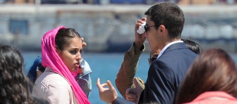 Hiba Abouk y Álex González en la grabación de 'El Príncipe' en Ceuta
