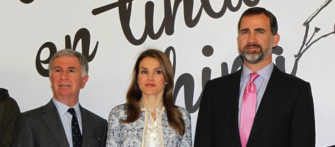 Los Príncipes Felipe y Letizia en la inauguración de la exposición 'La Transición en tinta china'