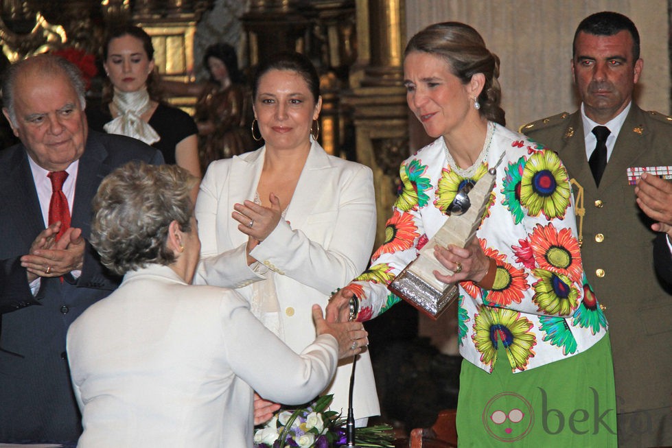 La Infanta Elena entrega los Premios de Acción Humanitaria Doña María de las Mercedes en Sevilla