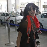 Raquel del Rosario sonríe en el aeropuerto de Barajas